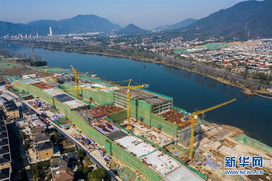 (新華全媒頭條·圖文互動)(16)磨難壓不垮 奮起正當(dāng)時——習(xí)近平總書記在統(tǒng)籌推進(jìn)新冠肺炎疫情防控和經(jīng)濟(jì)社會發(fā)展工作部署會議上的重要講話振奮人心凝聚力量