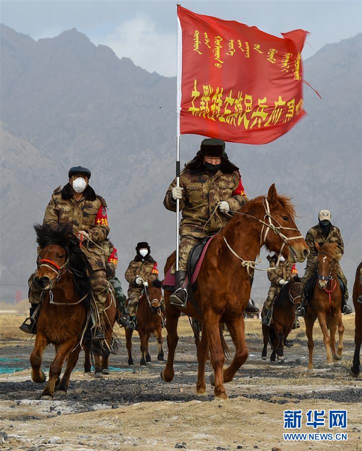 （聚焦疫情防控&middot;圖文互動）（4）行進在鄉(xiāng)間的馬背巡邏隊