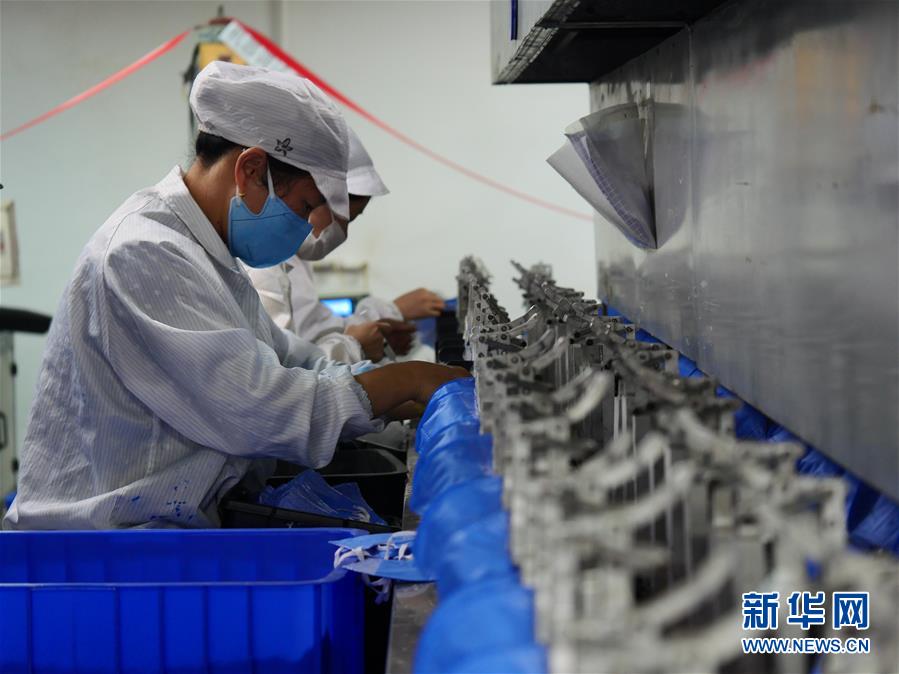 (聚焦疫情防控·圖文互動)(4)一家醫(yī)療企業(yè)的口罩戰(zhàn)“疫”