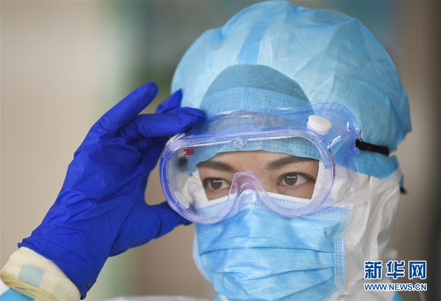 （一線抗疫群英譜&middot;圖文互動）（4）&ldquo;我已躬身入局，勢要共渡難關(guān)!&rdquo;&mdash;&mdash;戰(zhàn)&ldquo;疫&rdquo;一線醫(yī)生黃霞