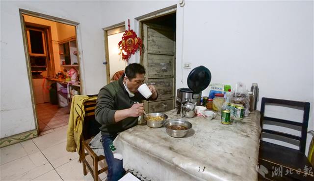 2082852_(新媒體組圖附視頻)應(yīng)急車(chē)隊(duì)司_5.jpg 2082852_(新媒體組圖附視頻)應(yīng)急車(chē)隊(duì)司_5.jpg