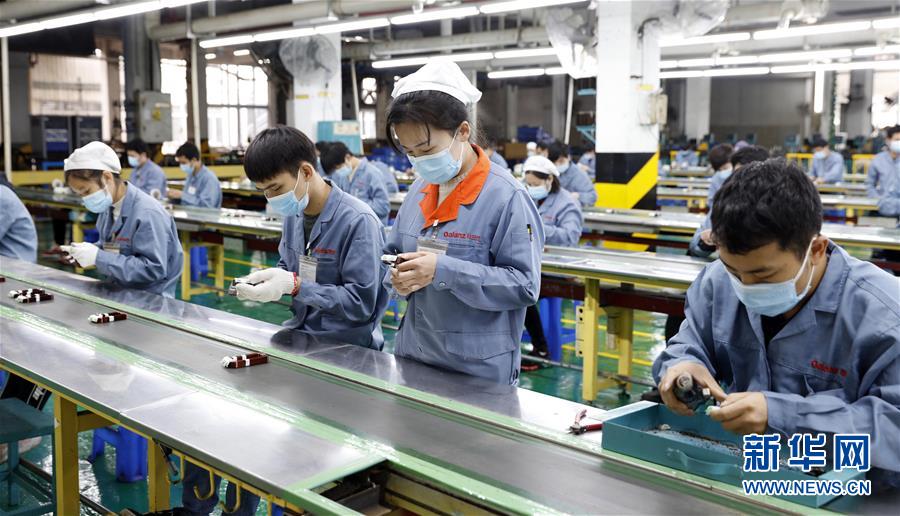 （抓好經(jīng)濟發(fā)展 應(yīng)對復(fù)雜局面&middot;圖文互動）（4）在&ldquo;家電之都&rdquo;順德看&ldquo;中國制造&rdquo;抗壓前行 