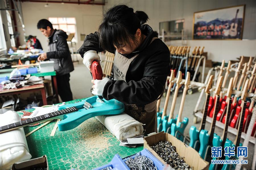 (新華全媒頭條·圖文互動(dòng))(10)書(shū)寫(xiě)新的轉(zhuǎn)折——寫(xiě)在革命老區(qū)遵義全面脫貧之際