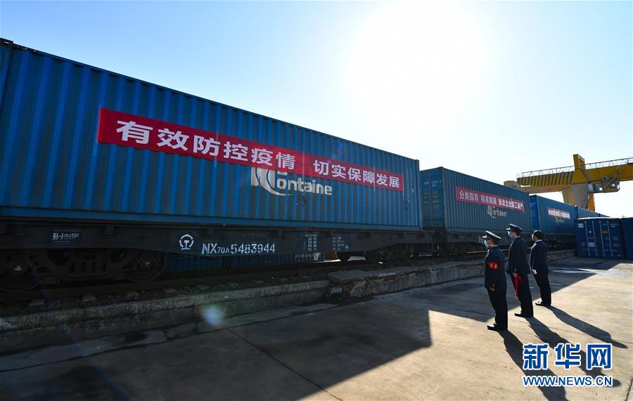 (抓好經(jīng)濟(jì)發(fā)展 應(yīng)對復(fù)雜局面·圖文互動)(2)“我們的訂單正回流”——江西外貿(mào)企業(yè)復(fù)工復(fù)產(chǎn)見聞