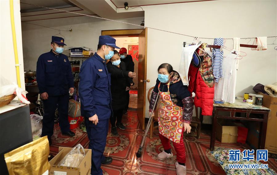 （新華全媒頭條）（11）&ldquo;疫&rdquo;線閃耀&ldquo;火焰藍(lán)&rdquo;&mdash;&mdash;記奮戰(zhàn)湖北抗疫一線的消防救援隊伍