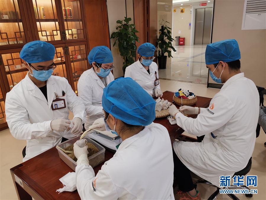 (聚焦疫情防控·圖文互動(dòng))(3)中醫(yī)抗疫“桂”在行動(dòng)——廣西中醫(yī)藥抗疫一線見聞