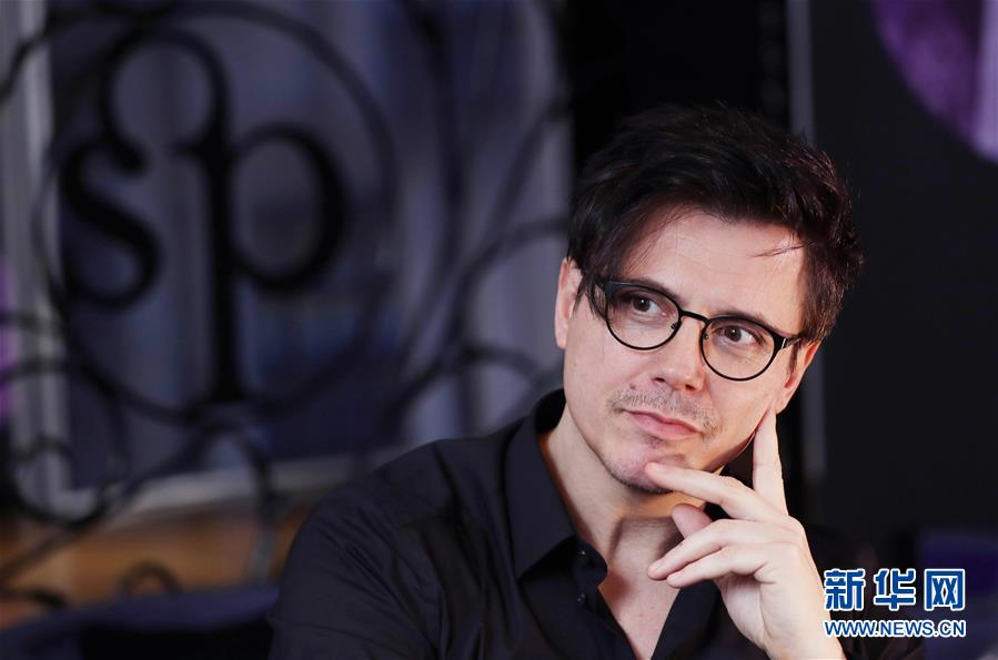 （國(guó)際&middot;圖文互動(dòng)）（3）通訊：手牽手，我們共同驅(qū)散陰霾&mdash;&mdash;法國(guó)音樂(lè)人創(chuàng)作抗疫歌曲背后的故事