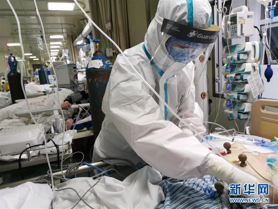 （一線抗疫群英譜&middot;圖文互動(dòng)）（1）生命之光，溫暖&ldquo;無(wú)面之交&rdquo;&mdash;&mdash;記抗疫一線重癥監(jiān)護(hù)室90后護(hù)士金鈺 