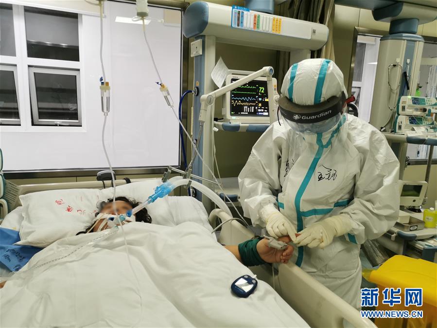 （一線抗疫群英譜&middot;圖文互動(dòng)）（2）生命之光，溫暖&ldquo;無(wú)面之交&rdquo;&mdash;&mdash;記抗疫一線重癥監(jiān)護(hù)室90后護(hù)士金鈺 