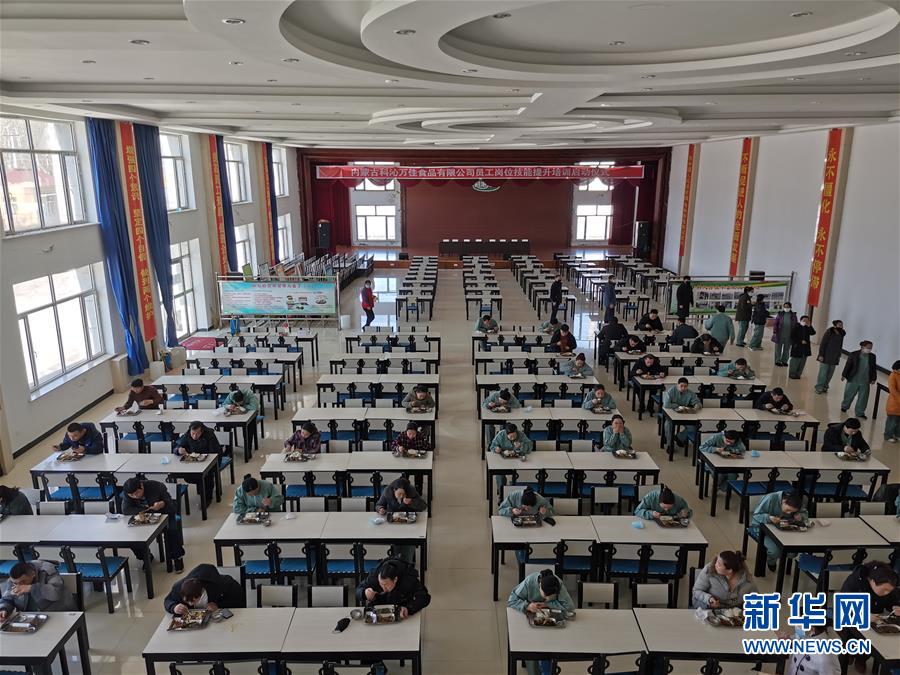 （圖文互動）（3）特寫：限人數(shù)、分餐吃、用公筷&mdash;&mdash;偏遠小城&ldquo;吃飯&rdquo;見聞