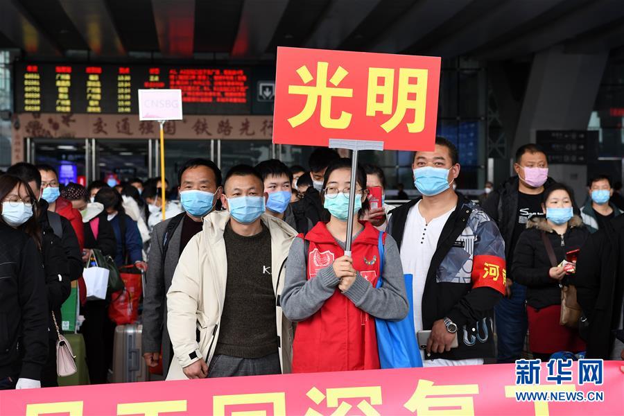 (在習(xí)近平新時(shí)代中國特色社會(huì)主義思想指引下——新時(shí)代新作為新篇章·習(xí)近平總書記關(guān)切事·圖文互動(dòng))(14)精準(zhǔn)發(fā)力抓統(tǒng)籌——各地落實(shí)“分區(qū)分級”有序恢復(fù)生產(chǎn)生活