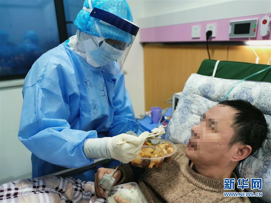 （一線抗疫群英譜&middot;圖文互動）（3）&ldquo;我們，撐得起！&rdquo;&mdash;&mdash;軍隊支援湖北醫(yī)療隊年輕醫(yī)務(wù)工作者的青春宣言