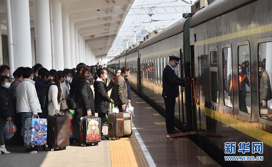 （新華全媒頭條&middot;圖文互動）（2）暢通復工復產(chǎn)&ldquo;生命線&rdquo;&mdash;&mdash;全國恢復正常交通運輸秩序