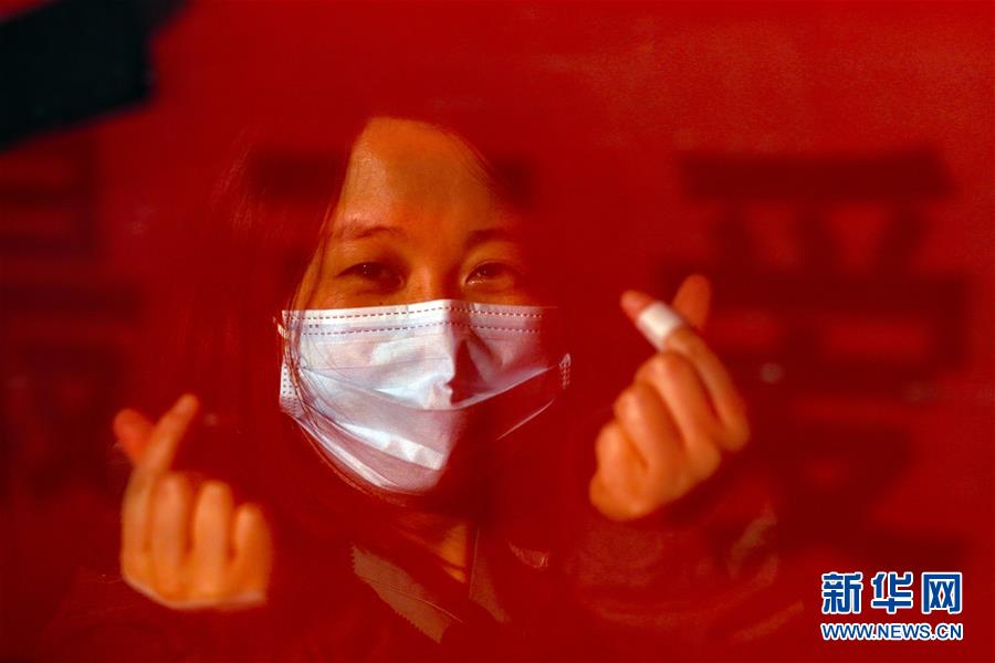 （新華全媒頭條&middot;圖文互動）（5）最美逆行者，武漢永遠記得你！&mdash;&mdash;首批援鄂醫(yī)療隊返程紀實