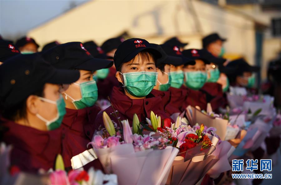 （新華全媒頭條&middot;圖文互動）（17）最美逆行者，武漢永遠記得你！&mdash;&mdash;首批援鄂醫(yī)療隊返程紀實