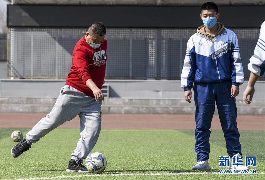 （圖文互動）（4）&ldquo;早&rdquo;安同學(xué)，&ldquo;早&rdquo;安老師！&mdash;&mdash;新疆初高中畢業(yè)班復(fù)課一周回訪見聞