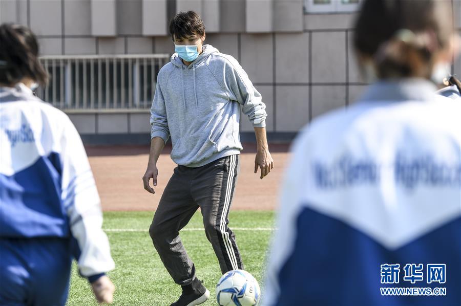 （圖文互動）（1）&ldquo;早&rdquo;安同學(xué)，&ldquo;早&rdquo;安老師！&mdash;&mdash;新疆初高中畢業(yè)班復(fù)課一周回訪見聞