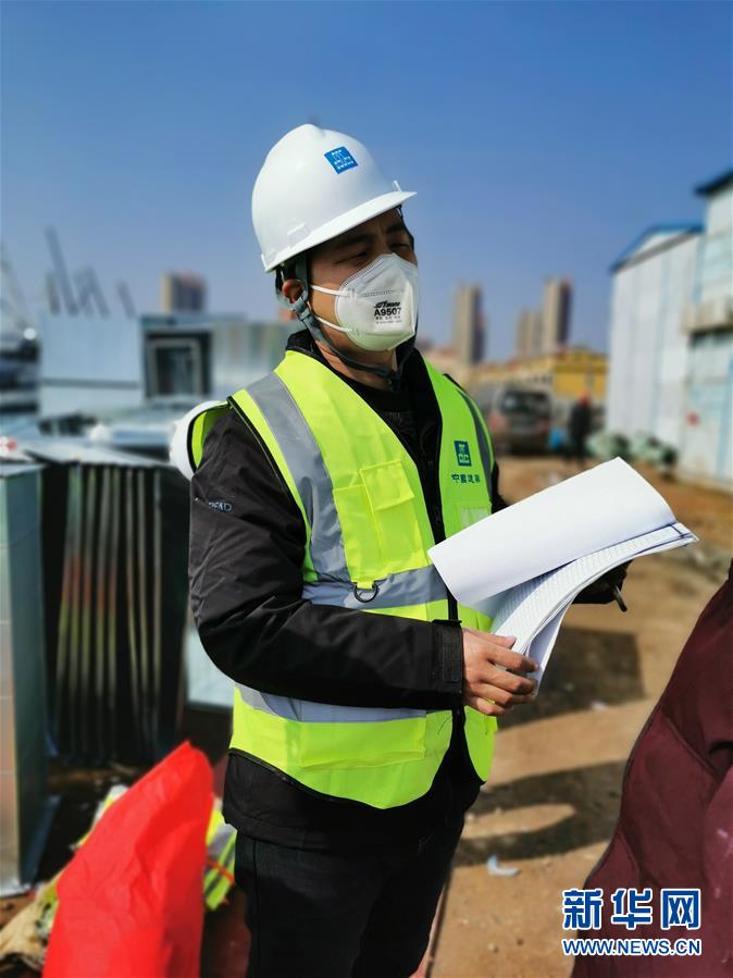 （一線抗疫群英譜&middot;圖文互動）（1）羅文浩：&ldquo;女兒，你的名字里有溫暖，有榮光！&rdquo;