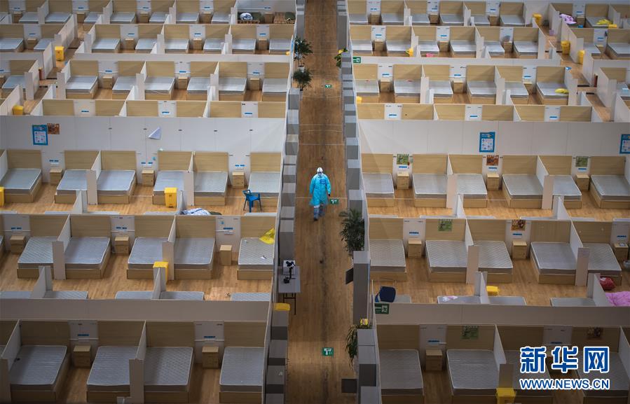 (新華全媒頭條·圖文互動(dòng))(6)生命至上——聚焦新冠肺炎患者救治攻堅(jiān)