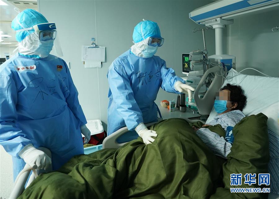 （新華全媒頭條&middot;圖文互動）（1）和時間拼速度 與死神搶生命&mdash;&mdash;火神山醫(yī)院重癥醫(yī)學(xué)一科里的&ldquo;生死戰(zhàn)&rdquo;