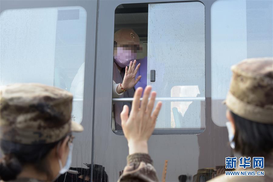 （新華全媒頭條&middot;圖文互動）（10）和時間拼速度 與死神搶生命&mdash;&mdash;火神山醫(yī)院重癥醫(yī)學(xué)一科里的&ldquo;生死戰(zhàn)&rdquo; 