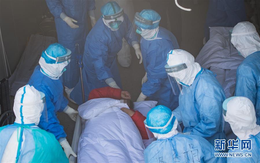 （新華全媒頭條&middot;圖文互動）（15）和時間拼速度 與死神搶生命&mdash;&mdash;火神山醫(yī)院重癥醫(yī)學(xué)一科里的&ldquo;生死戰(zhàn)&rdquo; 