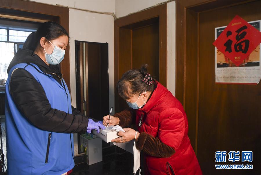 （習(xí)近平致敬的戰(zhàn)&ldquo;疫&rdquo;英雄&middot;社區(qū)工作者篇&middot;圖文互動(dòng)）（2）他們，堅(jiān)守一線戰(zhàn)風(fēng)雨