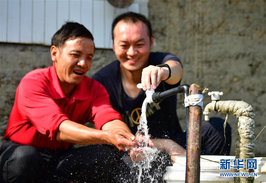 (新華全媒頭條·圖文互動(dòng))(1)奔向新的幸福——陜西貧困縣全部摘帽的N個(gè)截面