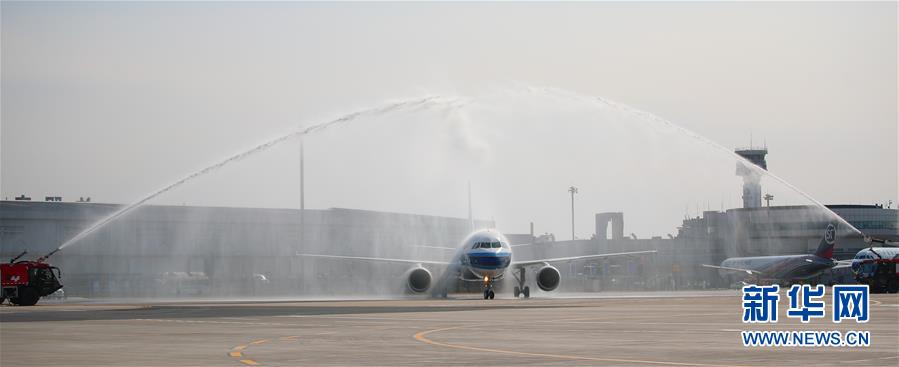 （在習近平新時代中國特色社會主義思想指引下&mdash;&mdash;新時代新作為新篇章&middot;習近平總書記關切事&middot;圖文互動）（1）給你最溫暖的擁抱&mdash;&mdash;保護關心愛護抗疫一線醫(yī)務人員在行動