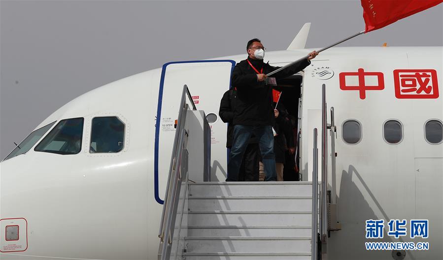 (抗疫一線群英譜·圖文互動)不負生命之托——記甘肅第一批援助湖北醫(yī)療隊隊長蔡輝