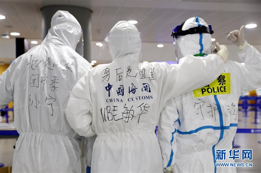 (聚焦疫情防控·圖文互動(dòng))(1)用青春筑牢防疫“長(zhǎng)城”——上海青年突擊隊(duì)嚴(yán)守浦東國(guó)際機(jī)場(chǎng)第一線