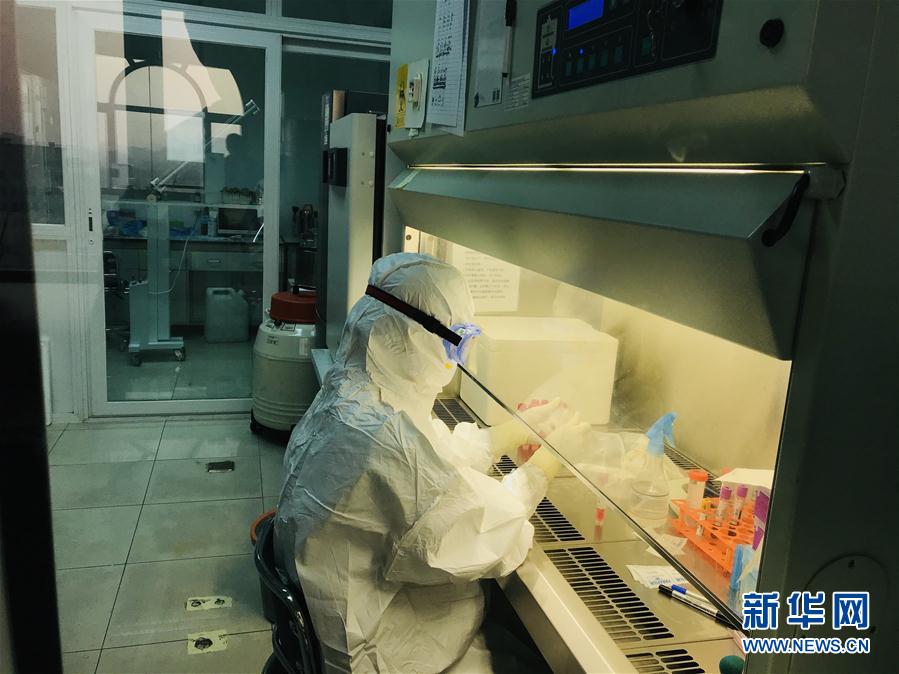 （習近平致敬的戰(zhàn)&ldquo;疫&rdquo;英雄&middot;科技工作者篇&middot;圖文互動）（3）他們，爭分奪秒與病魔較量