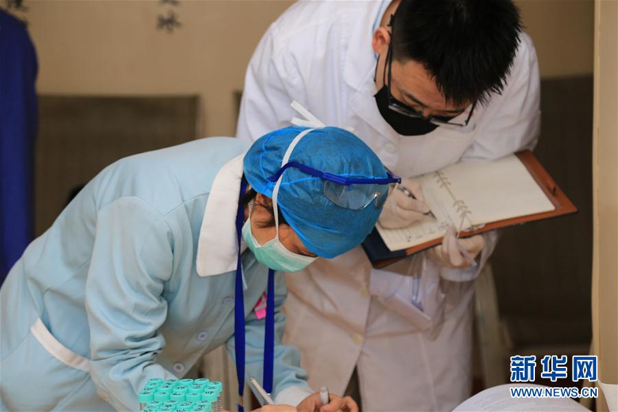 （習近平致敬的戰(zhàn)&ldquo;疫&rdquo;英雄&middot;科技工作者篇&middot;圖文互動）（8）他們，爭分奪秒與病魔較量