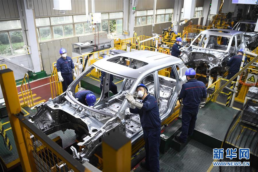 (在習(xí)近平新時(shí)代中國(guó)特色社會(huì)主義思想指引下——新時(shí)代新作為新篇章·習(xí)近平總書記關(guān)切事·圖文互動(dòng))(2)化“危”為“機(jī)” 念好“新”字訣——各地產(chǎn)業(yè)發(fā)展“新”動(dòng)向掃描