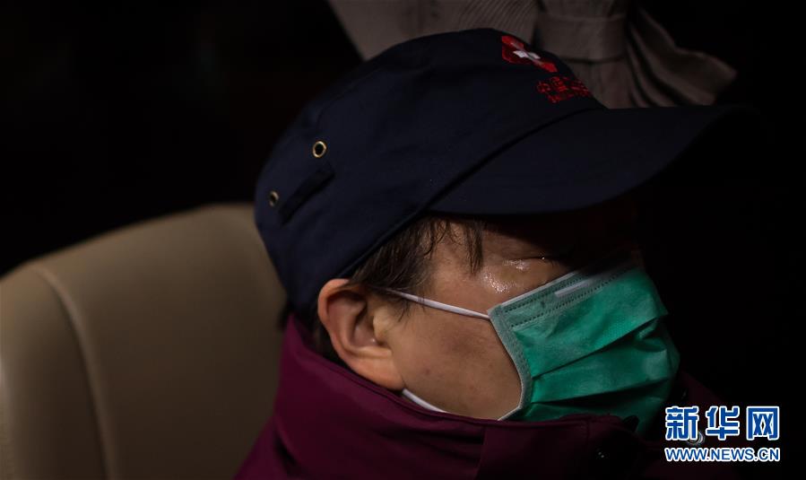 （新華全媒頭條&middot;習近平致敬的戰(zhàn)&ldquo;疫&rdquo;英雄&middot;武漢人民篇&middot;圖文互動）（11）壯哉，大武漢&mdash;&mdash;獻給英雄的武漢人民