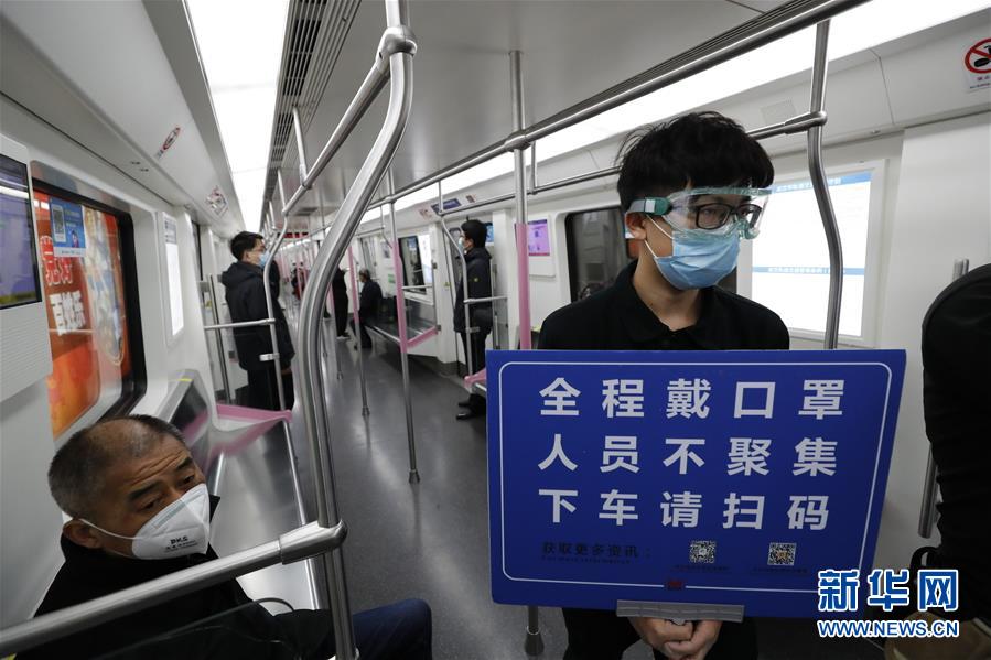 （新華全媒頭條&middot;習近平致敬的戰(zhàn)&ldquo;疫&rdquo;英雄&middot;武漢人民篇&middot;圖文互動）（13）壯哉，大武漢&mdash;&mdash;獻給英雄的武漢人民