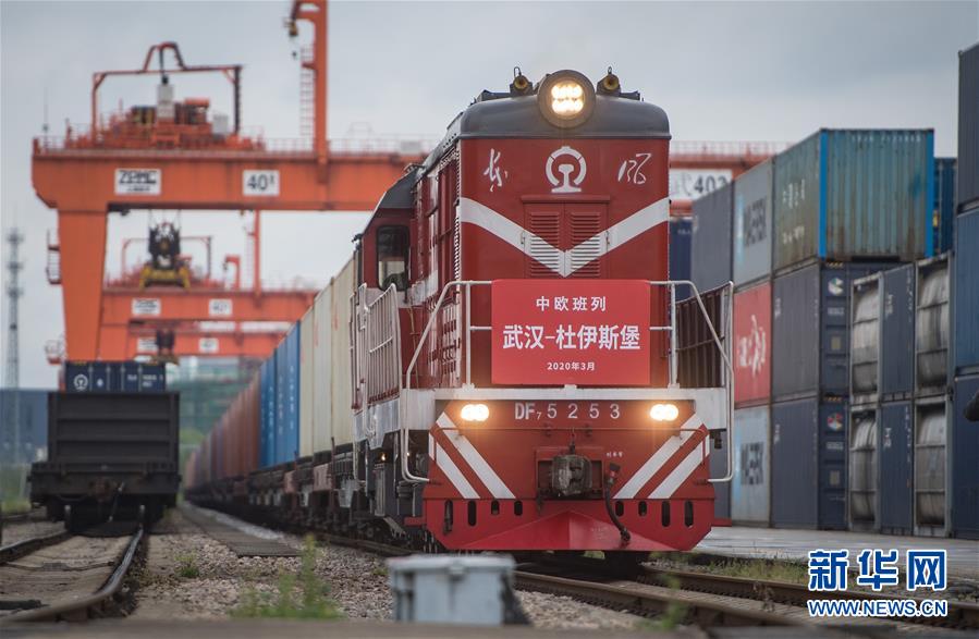 （新華全媒頭條&middot;習近平致敬的戰(zhàn)&ldquo;疫&rdquo;英雄&middot;武漢人民篇&middot;圖文互動）（14）壯哉，大武漢&mdash;&mdash;獻給英雄的武漢人民