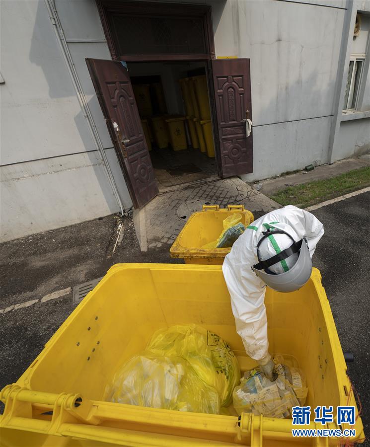 （聚焦疫情防控&middot;圖文互動(dòng)）（17）&ldquo;隱蔽&rdquo;防線(xiàn)上的阻擊戰(zhàn)&mdash;&mdash;武漢醫(yī)療廢物處理從&ldquo;全線(xiàn)告急&rdquo;到&ldquo;日產(chǎn)日清&rdquo;