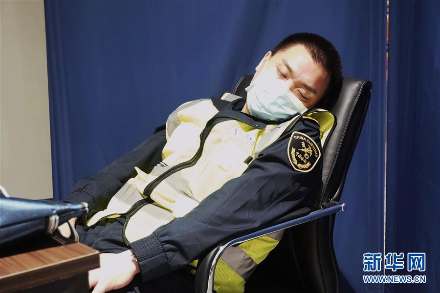 （一線抗疫群英譜&middot;圖文互動(dòng)）武漢天河機(jī)場(chǎng)海關(guān)王銳：堅(jiān)守國門一線69天 嚴(yán)防疫情輸入輸出