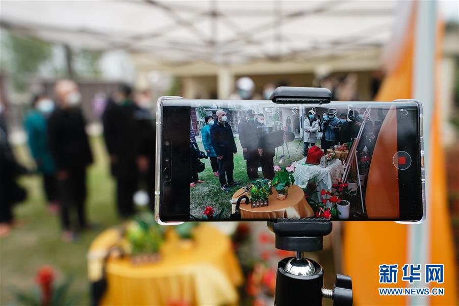 （在習(xí)近平新時(shí)代中國特色社會(huì)主義思想指引下&mdash;&mdash;新時(shí)代新作為新篇章&middot;習(xí)近平總書記關(guān)切事&middot;圖文互動(dòng)）（10）讓城市更聰明　讓經(jīng)濟(jì)更智慧&mdash;&mdash;各地加快形成數(shù)字新動(dòng)能促經(jīng)濟(jì)社會(huì)行穩(wěn)致遠(yuǎn)