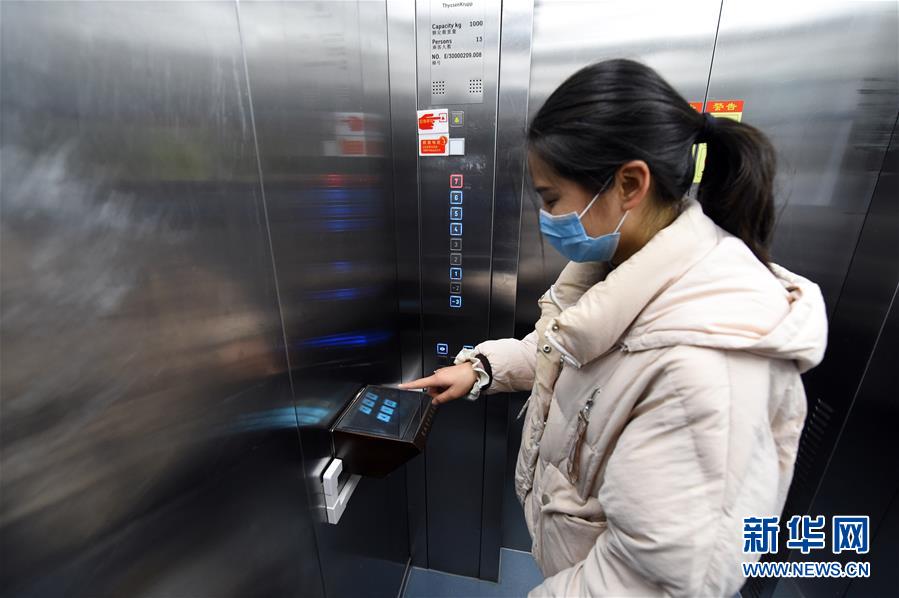 （在習(xí)近平新時(shí)代中國特色社會(huì)主義思想指引下&mdash;&mdash;新時(shí)代新作為新篇章&middot;習(xí)近平總書記關(guān)切事&middot;圖文互動(dòng)）（12）讓城市更聰明　讓經(jīng)濟(jì)更智慧&mdash;&mdash;各地加快形成數(shù)字新動(dòng)能促經(jīng)濟(jì)社會(huì)行穩(wěn)致遠(yuǎn)