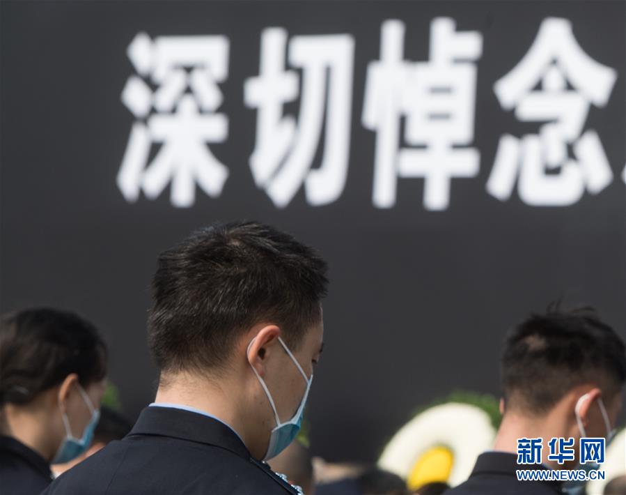（新華全媒頭條&middot;圖文互動）（4）舉國同悲 萬眾同心&mdash;&mdash;全國各地悼念新冠肺炎疫情犧牲烈士和逝世同胞側(cè)記