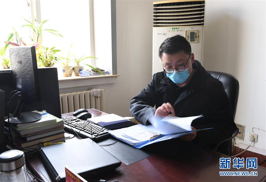 （一線抗疫群英譜&middot;圖文互動(dòng)）（2）&ldquo;再年輕，也要學(xué)做頂梁柱&rdquo;&mdash;&mdash;記&ldquo;95后&rdquo;干警李文超