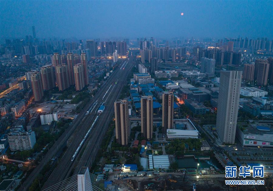 （新華全媒頭條&middot;圖文互動(dòng)）（4）武漢重啟，不負(fù)春天&mdash;&mdash;寫在武漢&ldquo;解封&rdquo;之際