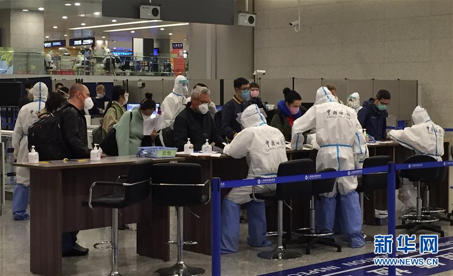 (在習(xí)近平新時(shí)代中國特色社會(huì)主義思想指引下——新時(shí)代新作為新篇章·習(xí)近平總書記關(guān)切事·圖文互動(dòng))(3)千方百計(jì)扎牢疫情防控網(wǎng)