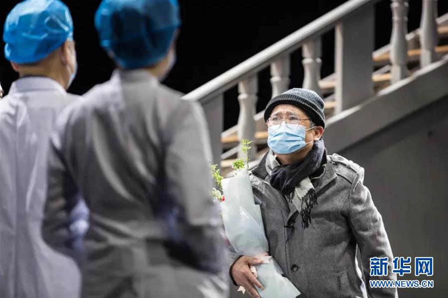 （圖文互動）（4）天津人藝推出抗擊疫情舞臺情景劇致敬&ldquo;白衣天使&rdquo;