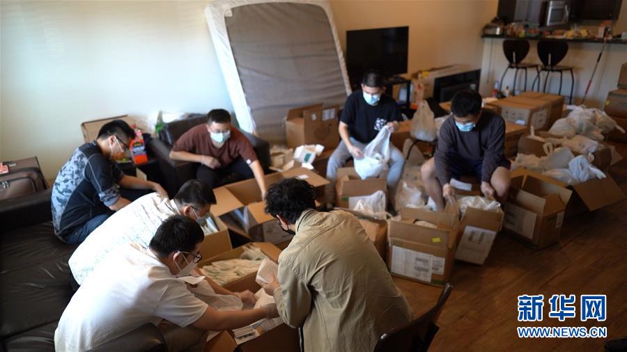 (國(guó)際疫情·圖文互動(dòng))(1)“來(lái)自祖國(guó)濃濃的愛”——在美留學(xué)生領(lǐng)取“健康包”背后的故事