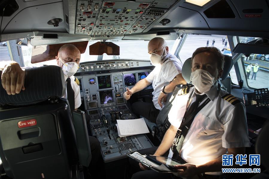 (圖文互動·國際疫情)(3)通訊:3.8萬公里的航程 跨越大洋的情誼——記阿根廷從中國運(yùn)載防疫物資