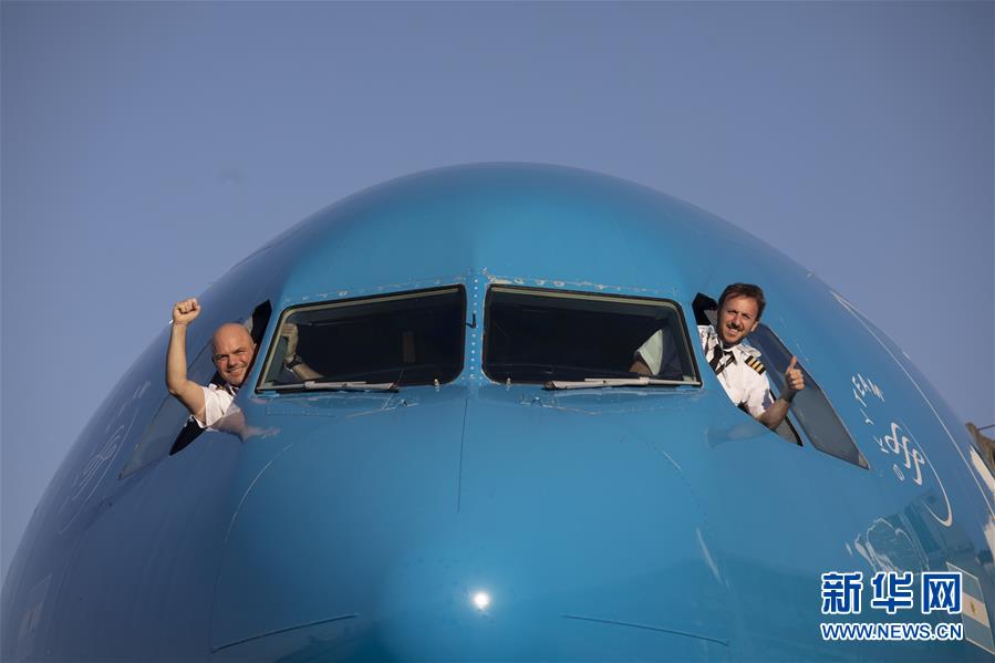 (圖文互動·國際疫情)(5)通訊:3.8萬公里的航程 跨越大洋的情誼——記阿根廷從中國運(yùn)載防疫物資