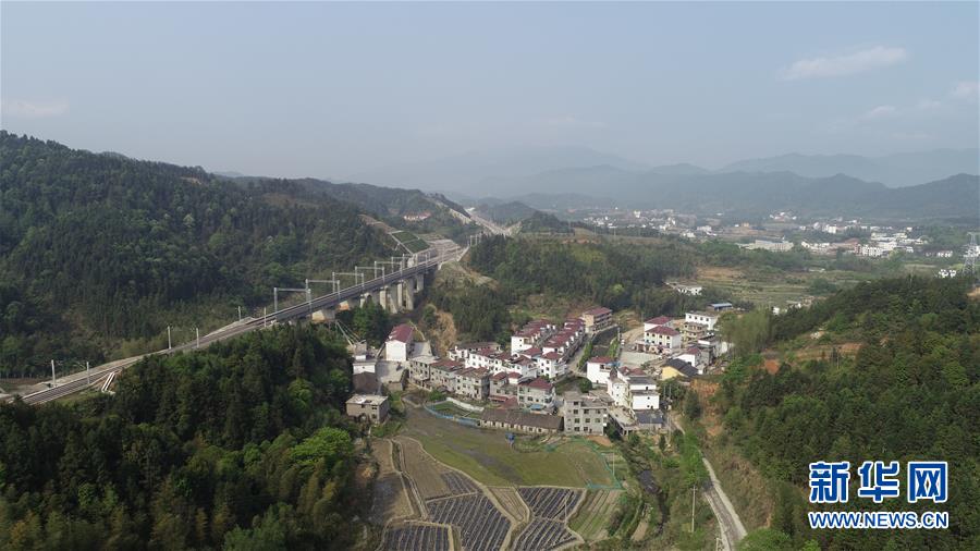 (決戰(zhàn)決勝脫貧攻堅·圖文互動)(3)扶貧路上三人行